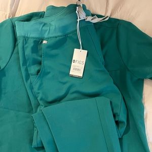 FIGS Zamora 2.0 jogger pants and Catarina Scrub top - Both size large